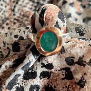 Elegant Sterling Silver Ring with golden details plated front and emerald.